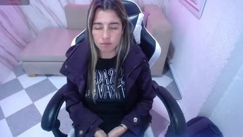 valerie_b online show from February 2025 09:10:01 AM