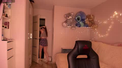 Snapshot of valerie_cutee chatting on February 2026 01:54:01 PM Lera online show from February 2026 01:54:01 PM