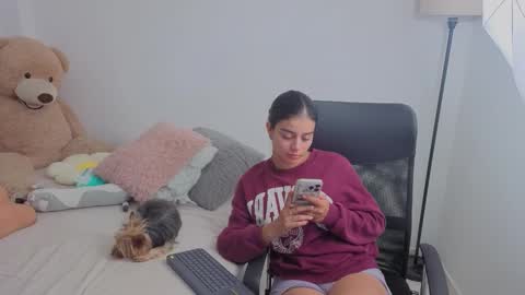 Juli C online show from November 2025 12:44:01 AM