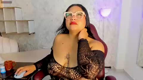 Snapshot of valeriia_moon chatting on June 2026 03:49:01 AM Valeria GomezGMT-5 2200-0600 online show from June 2026 03:49:01 AM