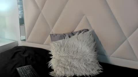 valerri_ online show from November 2025 02:17:01 PM