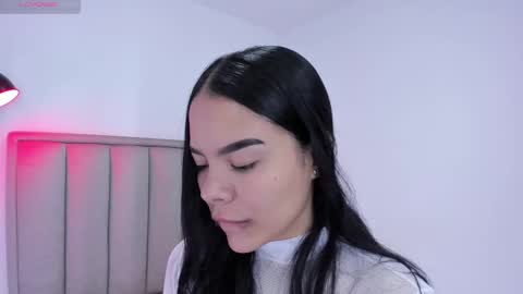 Snapshot of valery__nova chatting on October 2025 01:11:01 PM Cris online show from October 2025 01:11:01 PM