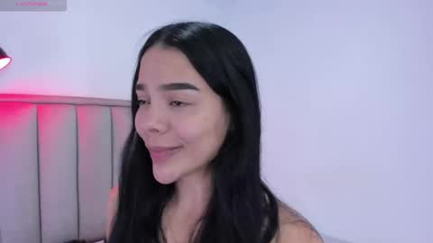 Cris  online show from November 2025 02:43:02 AM