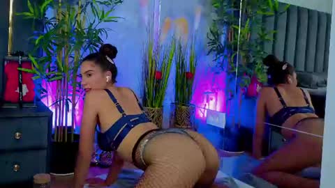 Snapshot of valery_evann chatting on June 2026 12:43:02 AM Valery online show from June 2026 12:43:02 AM