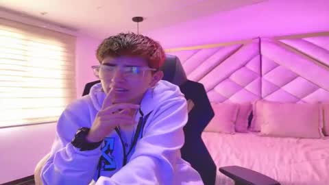 Valery online show from November 2025 01:03:01 PM