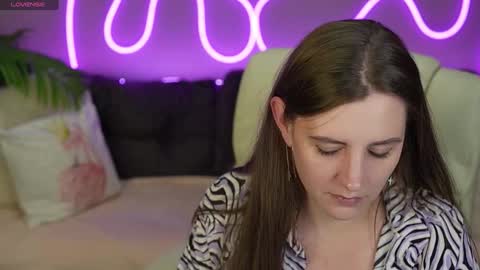 Snapshot of valerymurr chatting on October 2025 07:03:02 PM V A L E R Y  M U R online show from October 2025 07:03:02 PM