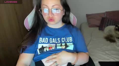 Snapshot of valeryvass_07 chatting on December 2024 12:59:02 AM My name is Valery... Nice to meet you  thumb up me please its important online show from December 2024 12:59:02 AM