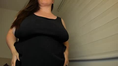 Snapshot of valeryvass_07 chatting on February 2025 03:59:02 AM My name is Valery... Nice to meet you  thumb up me please its important online show from February 2025 03:59:02 AM