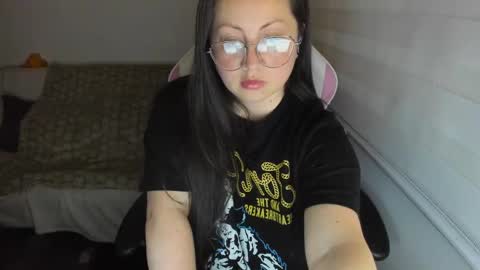 Snapshot of valeryvass_07 chatting on November 2025 11:26:01 PM My name is Valery... Nice to meet you  thumb up me please its important online show from November 2025 11:26:01 PM