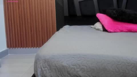 VALKA ROSS online show from November 2025 11:10:01 PM