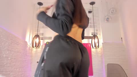 Vallolet Peach  online show from January 2025 12:20:01 PM