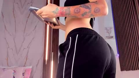 Vallolet Peach  online show from February 2026 12:20:02 PM