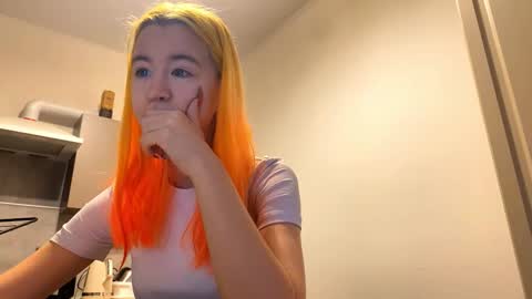 Snapshot of valtopi chatting on February 2026 06:01:02 AM Emily online show from February 2026 06:01:02 AM