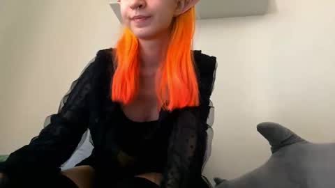 Snapshot of valtopi chatting on February 2026 07:13:02 AM Emily online show from February 2026 07:13:02 AM