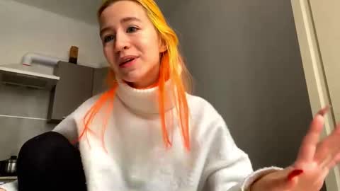 Snapshot of valtopi chatting on February 2026 07:25:01 AM Emily online show from February 2026 07:25:01 AM