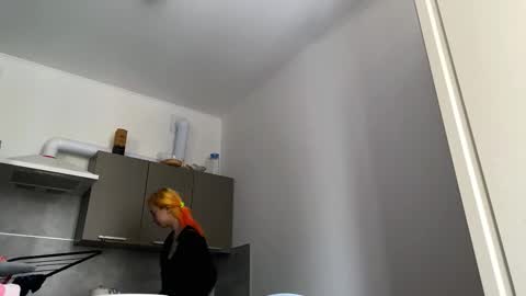 Snapshot of valtopi chatting on February 2026 06:09:01 AM Emily online show from February 2026 06:09:01 AM