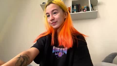 Snapshot of valtopi chatting on February 2026 06:10:02 AM Emily online show from February 2026 06:10:02 AM