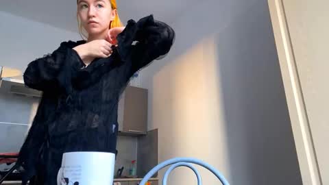 Snapshot of valtopi chatting on February 2026 06:00:02 AM Emily online show from February 2026 06:00:02 AM