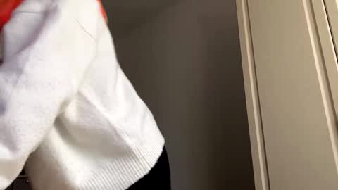 Snapshot of valtopi chatting on March 2026 07:15:01 AM Emily online show from March 2026 07:15:01 AM