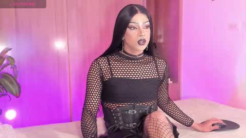 Snapshot of vampy__cinna chatting on October 2025 10:13:02 AM Cinnamon online show from October 2025 10:13:02 AM