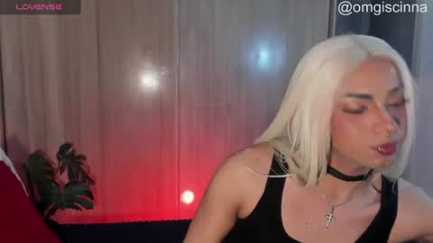 Snapshot of vampy__cinna chatting on July 2026 04:33:02 PM Cinnamon online show from July 2026 04:33:02 PM