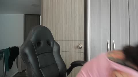 vanessa online show from November 2025 01:55:02 PM