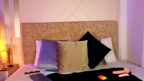 vane_coral online show from March 2026 03:33:02 AM