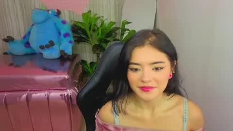 Snapshot of vaneloppe_t chatting on June 2026 08:22:01 PM Vaneloppe online show from June 2026 08:22:01 PM