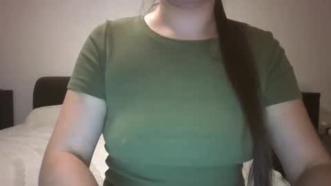 Snapshot of vanesajewel chatting on December 2024 09:37:01 PM VanesaJewel online show from December 2024 09:37:01 PM