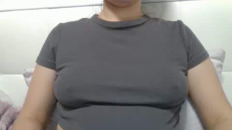 Snapshot of vanesajewel chatting on October 2025 05:37:01 PM VanesaJewel online show from October 2025 05:37:01 PM