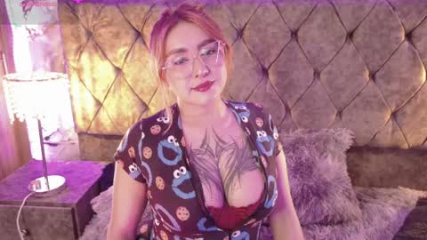 Snapshot of vanessa_blake chatting on April 2026 03:28:01 AM Vane online show from April 2026 03:28:01 AM