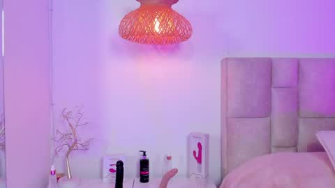 Snapshot of vanessa_cruz_18 chatting on June 2026 08:47:01 PM Vane online show from June 2026 08:47:01 PM