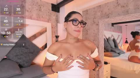 Snapshot of vanessa_rain_ chatting on May 2026 07:32:02 PM Vanessa online show from May 2026 07:32:02 PM