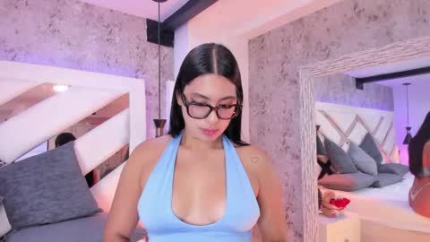 Snapshot of vanessa_rain_ chatting on May 2026 08:39:02 PM Vanessa online show from May 2026 08:39:02 PM