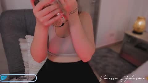 vanessajohnsonn online show from October 2025 09:15:01 PM