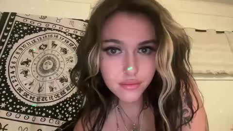 Snapshot of vanessaluvs2play chatting on November 2025 01:48:02 AM vanessaluvs2play online show from November 2025 01:48:02 AM