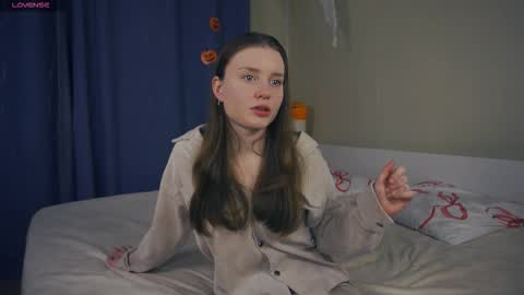 Luna online show from November 2025 07:13:01 PM