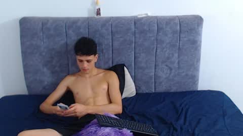 Snapshot of vanie_ chatting on May 2026 10:04:02 PM Ruby and Vanie online show from May 2026 10:04:02 PM