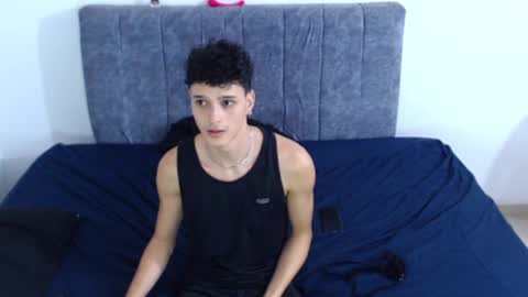 Snapshot of vanie_ chatting on May 2026 11:25:02 PM Ruby and Vanie online show from May 2026 11:25:02 PM
