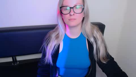 Mia online show from September 2025 07:34:02 AM