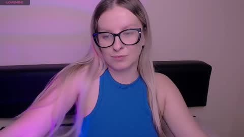 Mia online show from October 2025 07:20:02 AM