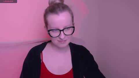 Mia online show from November 2025 06:45:02 AM