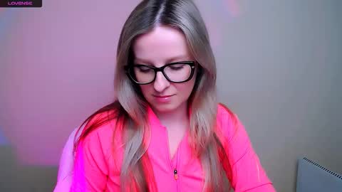 Mia online show from February 2026 08:18:02 AM