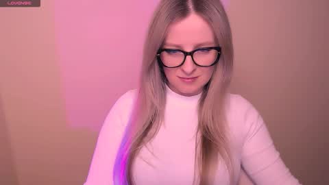 Mia online show from March 2026 06:58:01 PM