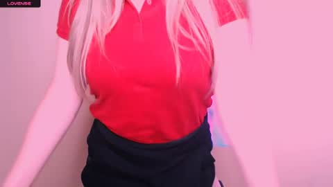Snapshot of vanillaex_ chatting on April 2026 05:30:01 PM Mia online show from April 2026 05:30:01 PM
