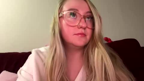 Snapshot of vanillapuddingpie chatting on December 2024 01:37:02 AM vanillapuddingpie online show from December 2024 01:37:02 AM