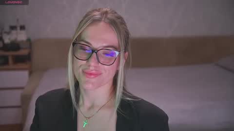 Sophie online show from March 2026 10:50:01 PM