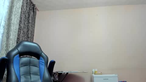 vano_822 online show from December 2025 03:28:02 PM