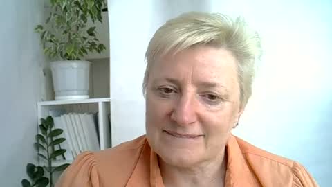 Snapshot of vea_motty chatting on June 2026 12:15:02 PM vea_motty online show from June 2026 12:15:02 PM