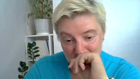 Snapshot of vea_motty chatting on July 2026 12:40:01 PM vea_motty online show from July 2026 12:40:01 PM